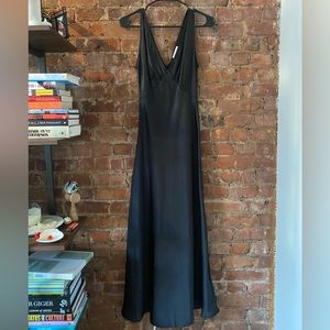 Loren midi dress in black from Peppermayo